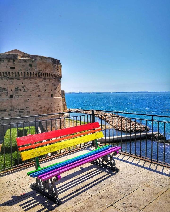 Al Molo Sant'Eligio Hotel Таранто Екстериор снимка