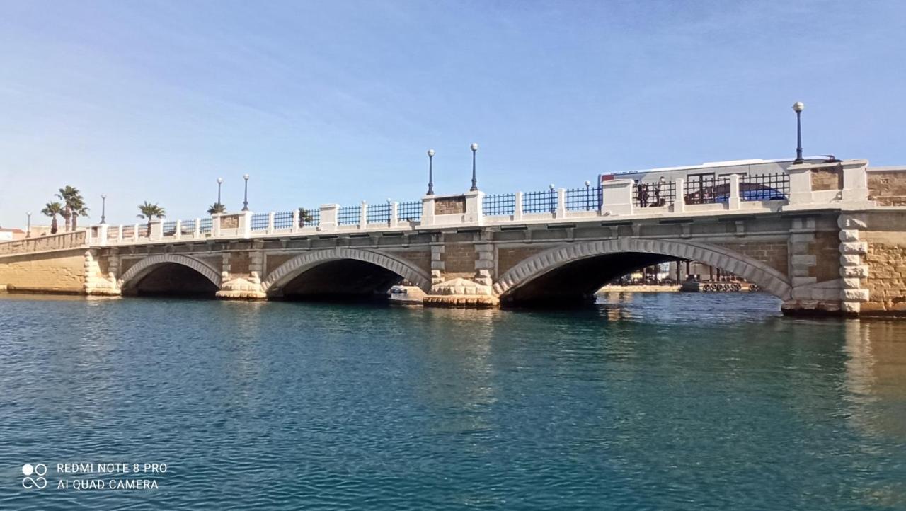 Al Molo Sant'Eligio Hotel Таранто Екстериор снимка