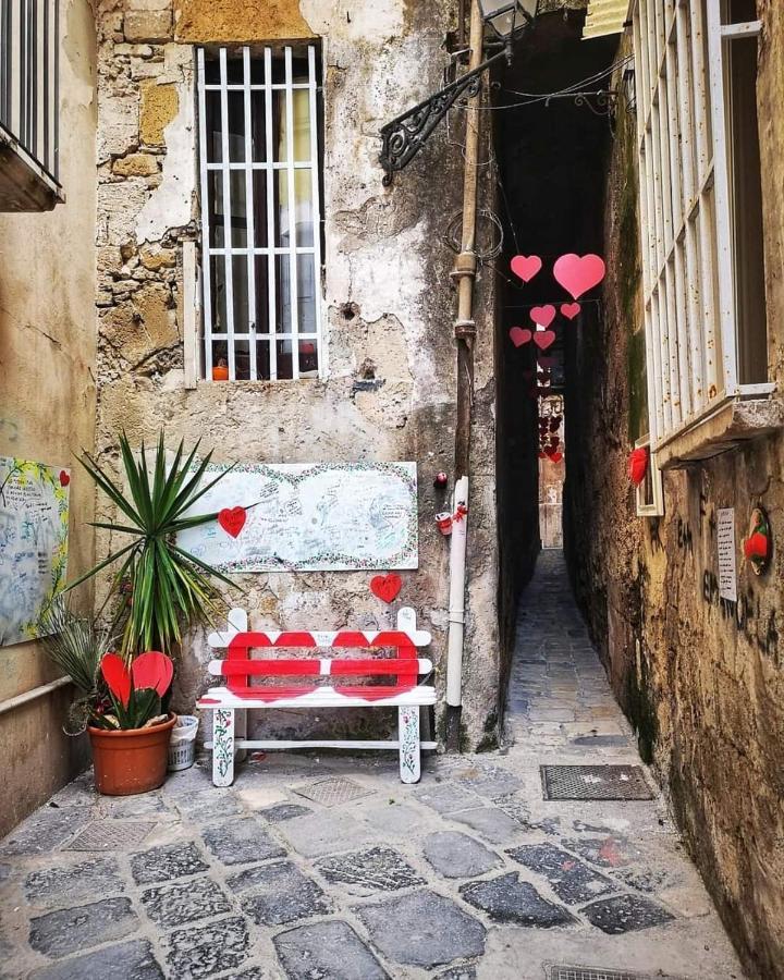 Al Molo Sant'Eligio Hotel Таранто Екстериор снимка