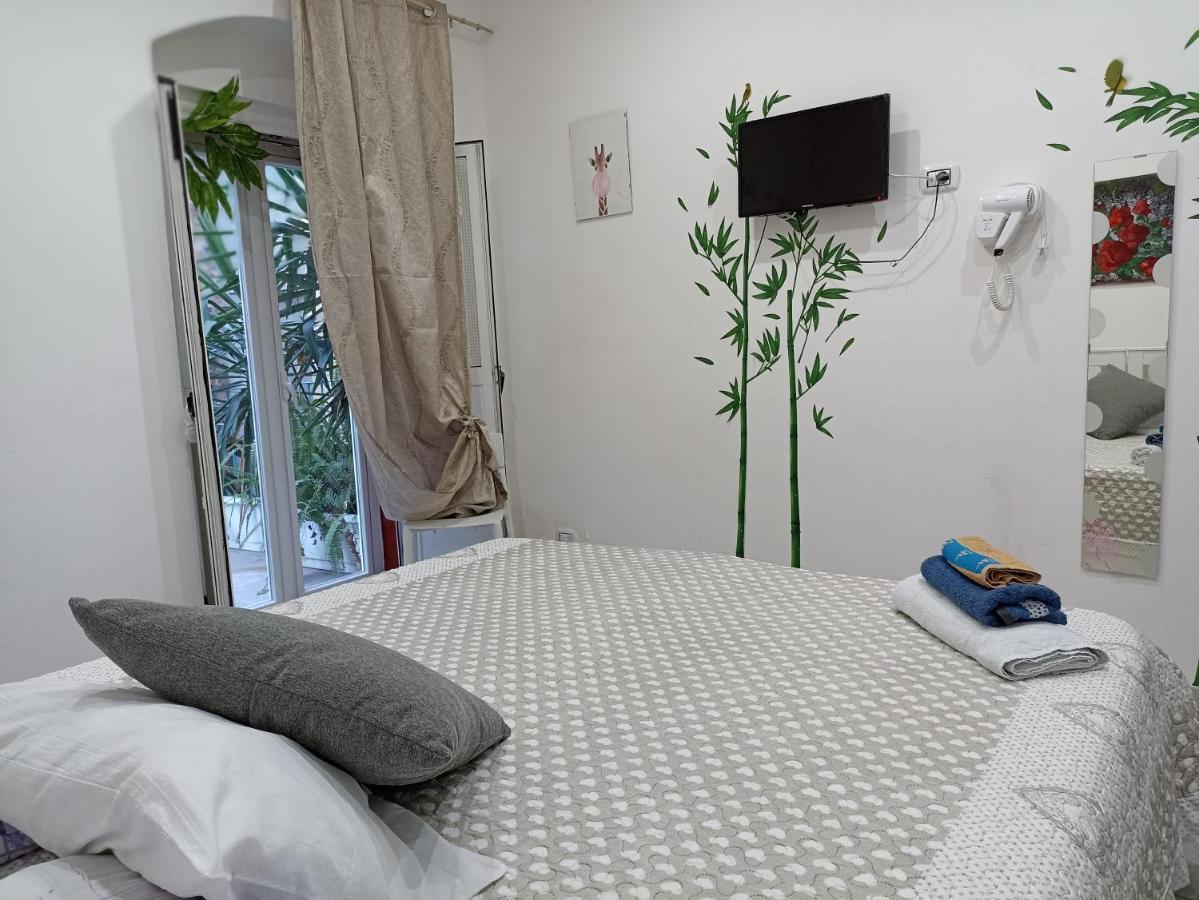 Al Molo Sant'Eligio Hotel Таранто Екстериор снимка