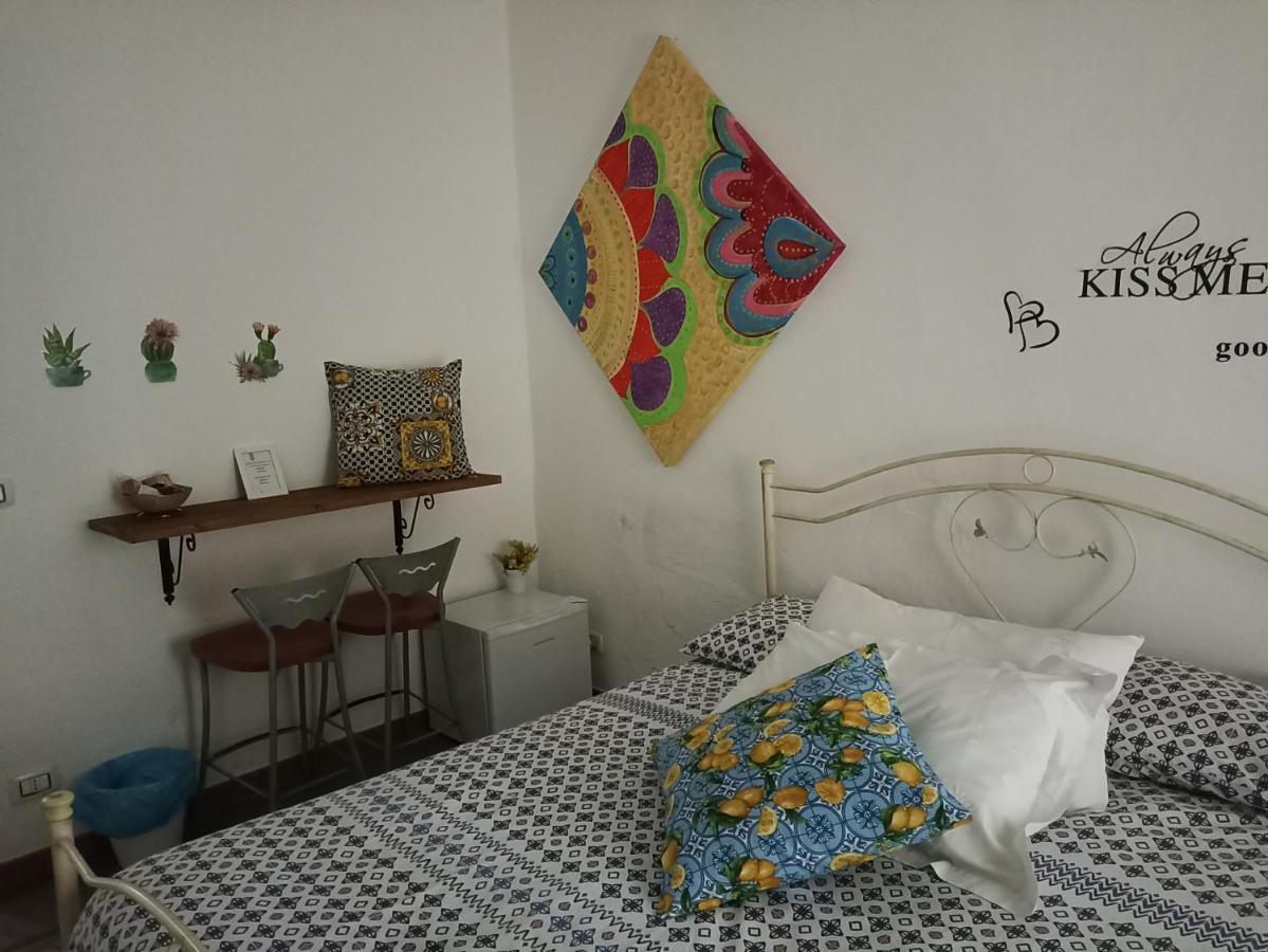 Al Molo Sant'Eligio Hotel Таранто Екстериор снимка