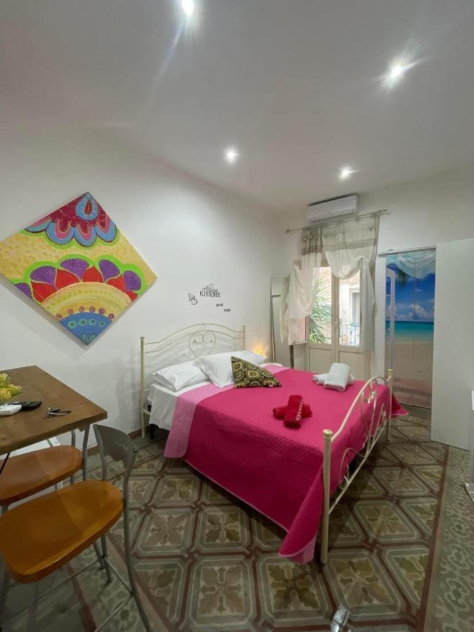 Al Molo Sant'Eligio Hotel Таранто Екстериор снимка