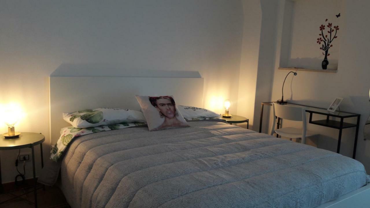 Al Molo Sant'Eligio Hotel Таранто Екстериор снимка