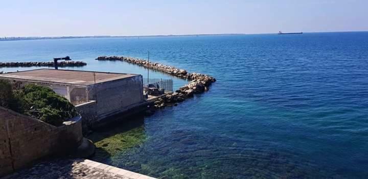 Al Molo Sant'Eligio Hotel Таранто Екстериор снимка