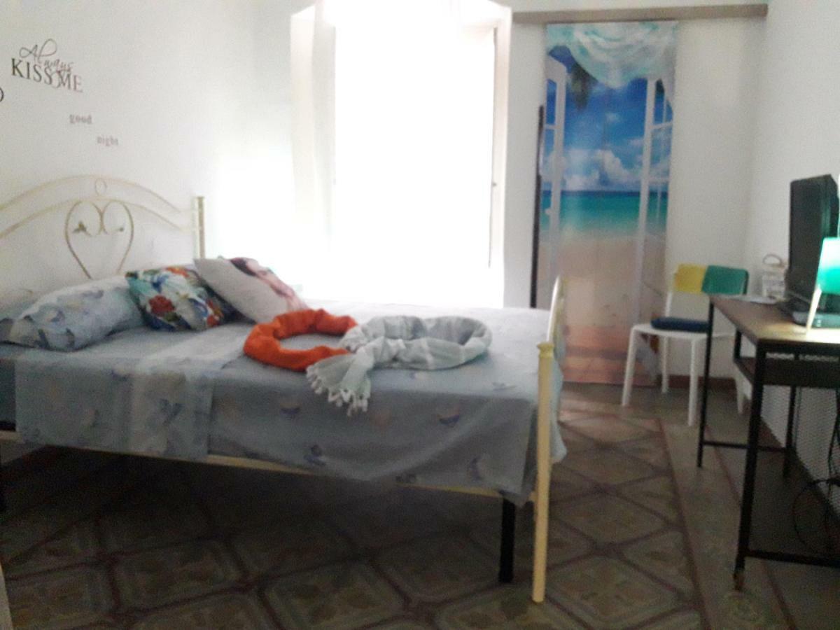 Al Molo Sant'Eligio Hotel Таранто Екстериор снимка